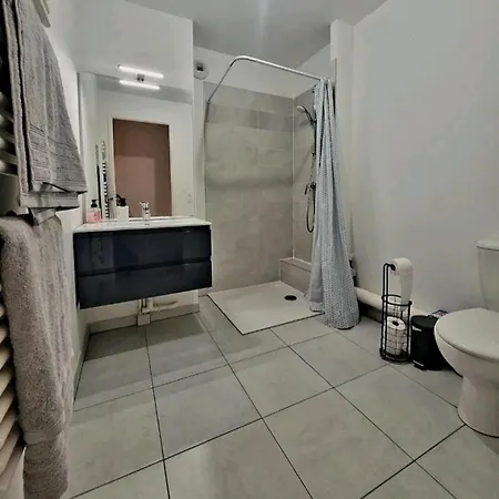 Apartement Close Paris דירה